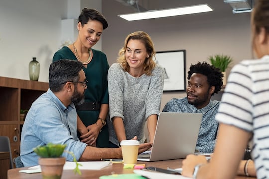 team-meeting-around-computer